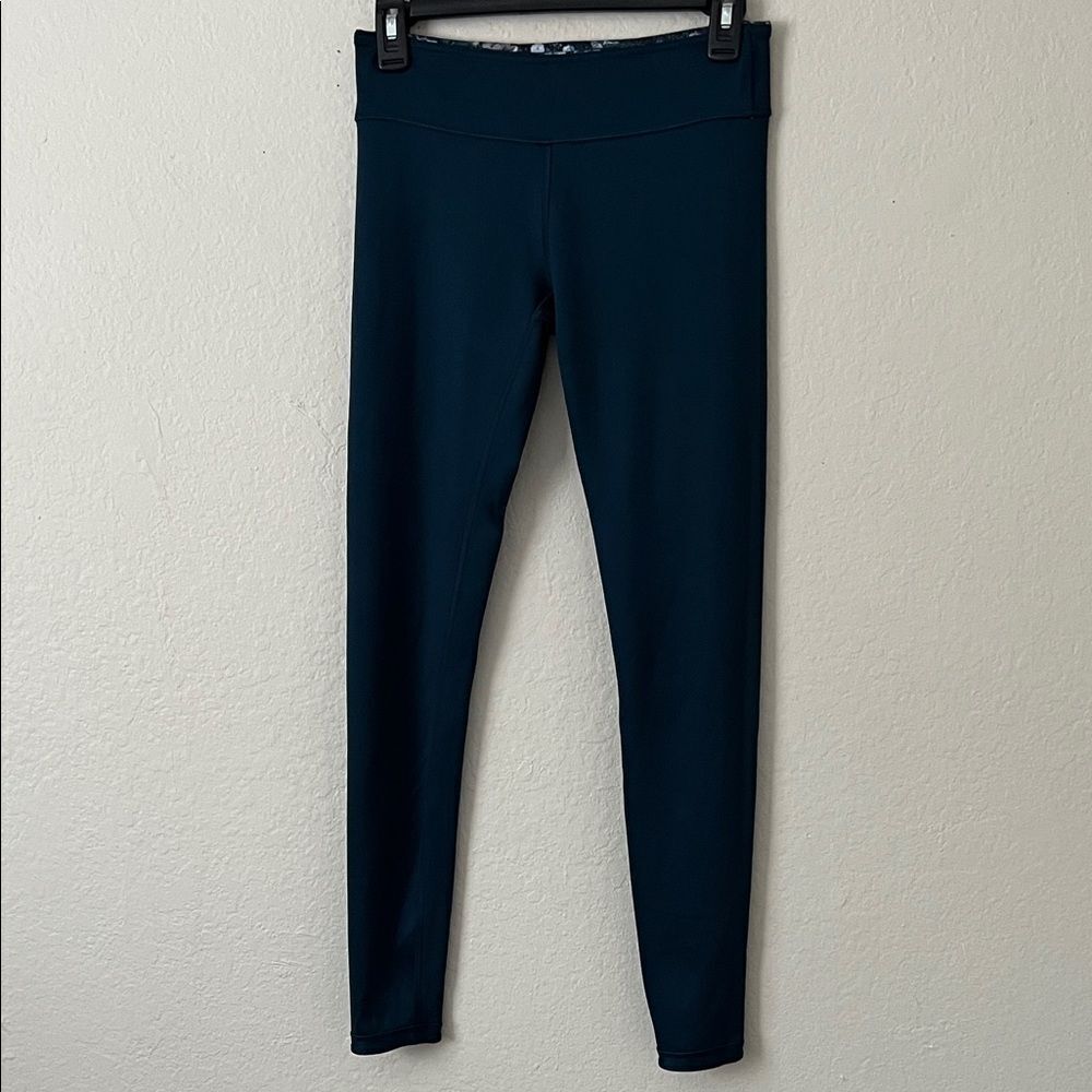 Ivivva Lululemon Rhythmic Reversible Solid/Floral Leggings in Size 14
